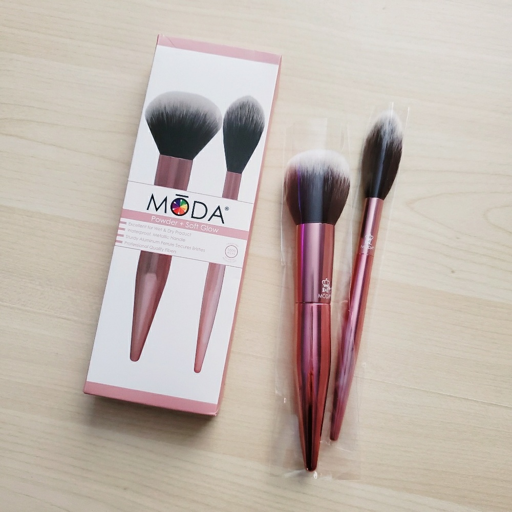 MŌDA® Limited Edition
2pc Powder & Soft Glow Kit